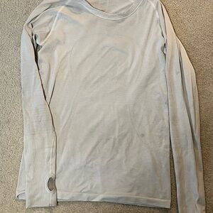 Lululemon Light Gray Long Sleeve Top